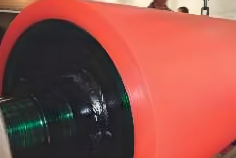 Cilindro golfrador em poliuretano fabricada pela Petromix